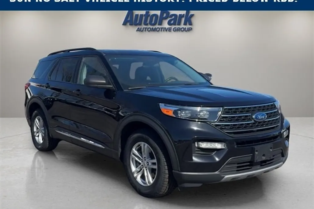 2023 Ford Explorer XLT photo 1