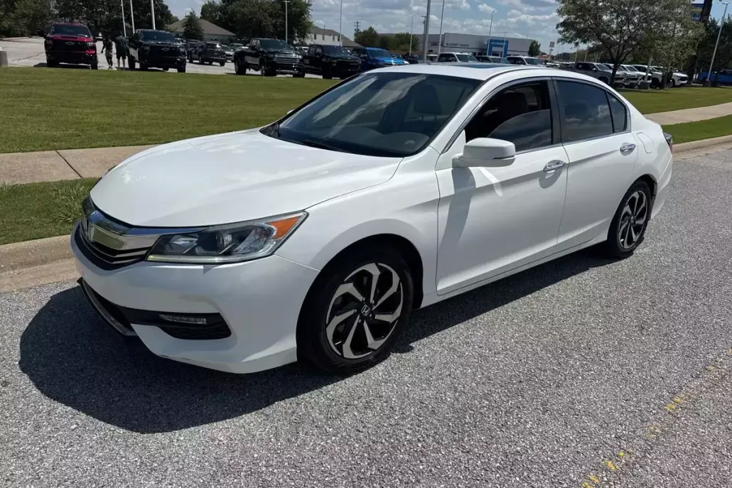 2016 Honda Accord EX-L photo 1