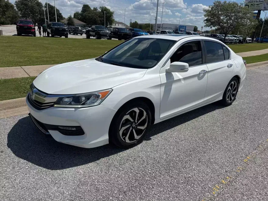 2016 Honda Accord EX-L photo 1