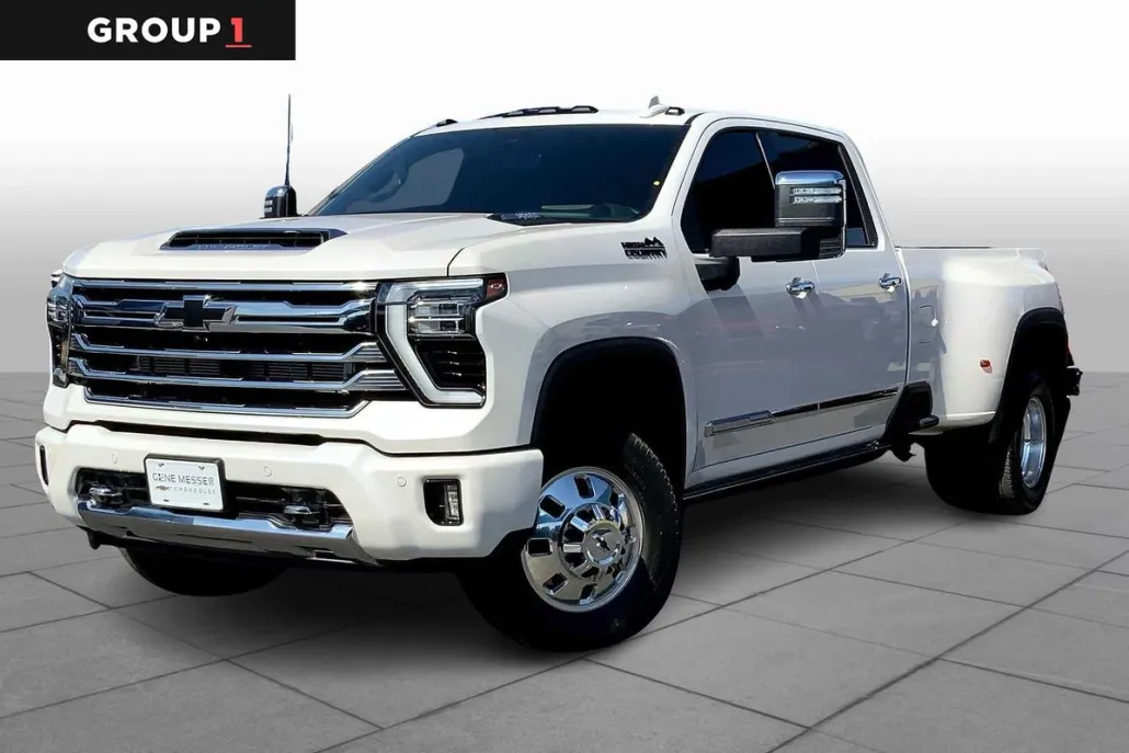 2025 Chevrolet Silverado 3500HD High Country photo 1