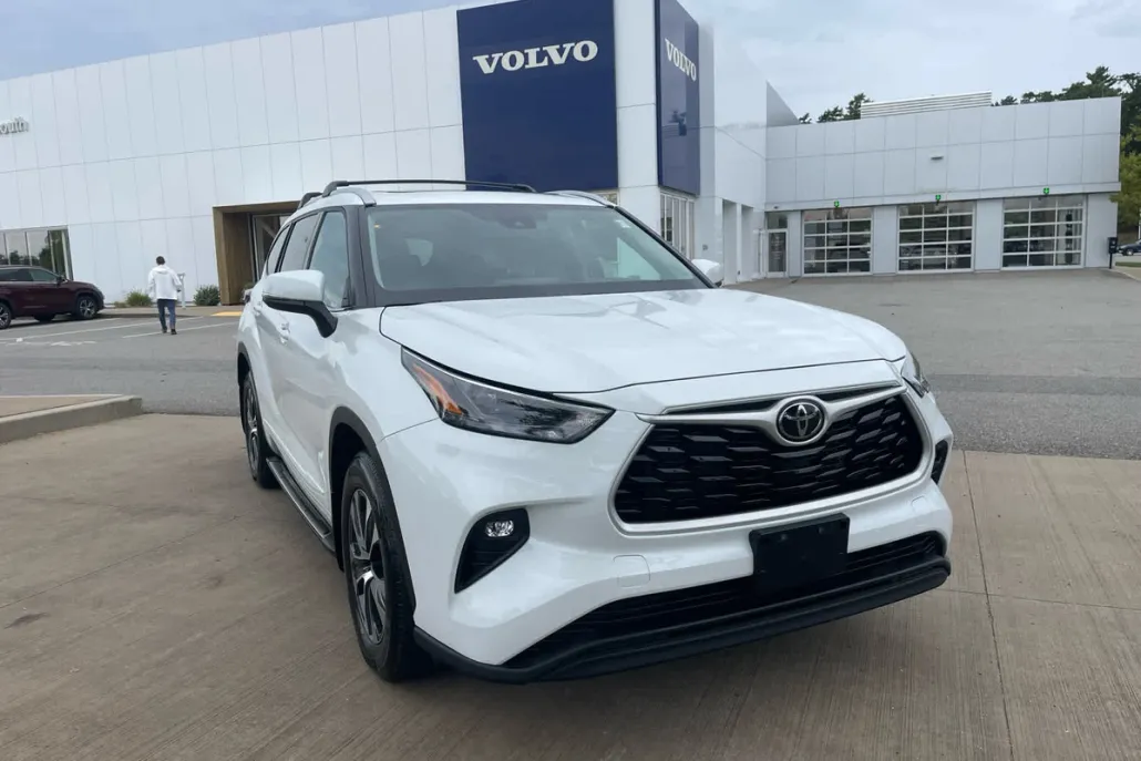 2022 Toyota Highlander XLE photo 1