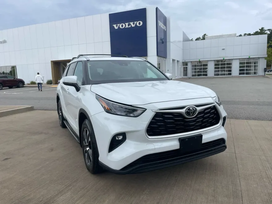2022 Toyota Highlander XLE photo 1