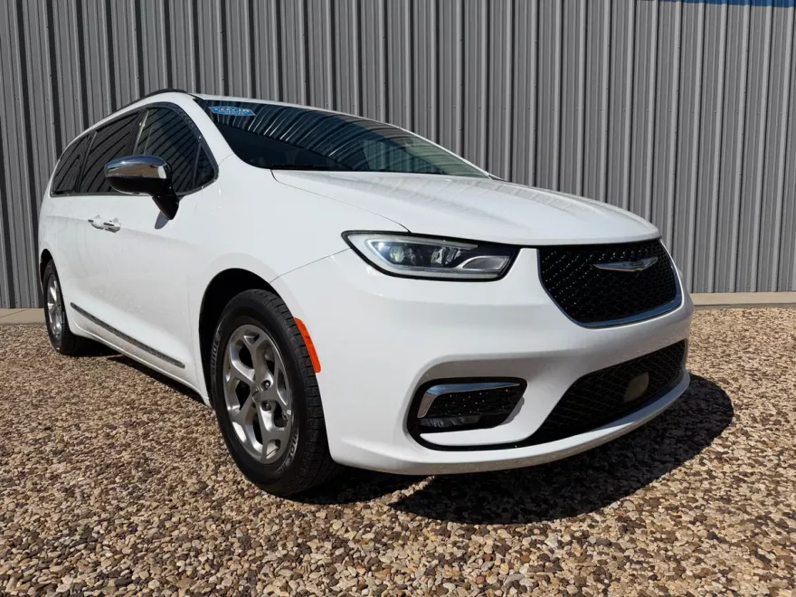 2023 Chrysler Pacifica Limited photo 1