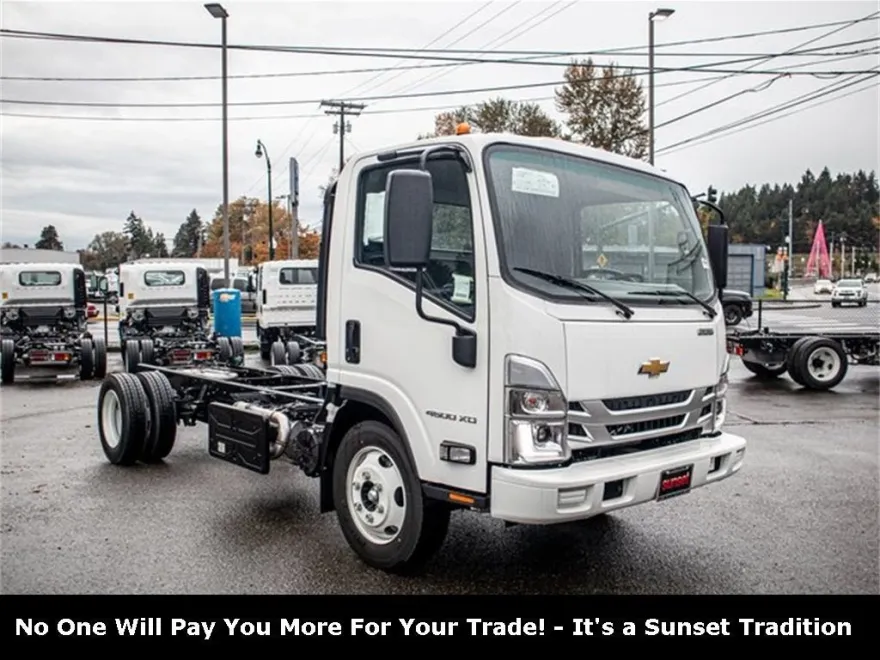 2024 Chevrolet Silverado 4500HD Base photo 1
