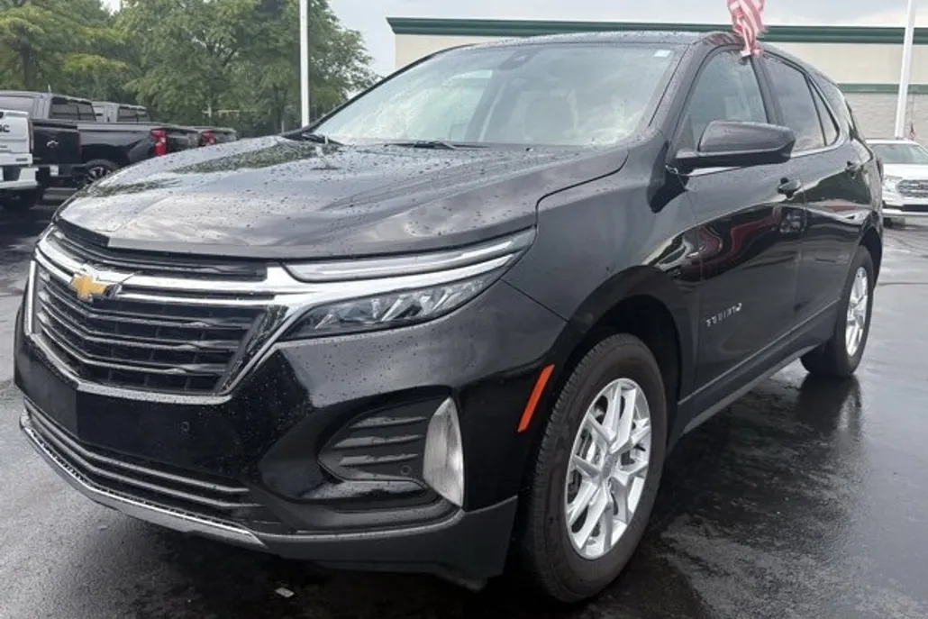 2024 Chevrolet Equinox LT photo 1