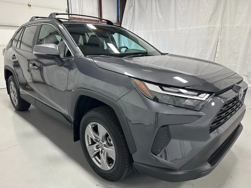 2024 Toyota RAV4 Hybrid XLE photo 1