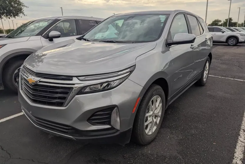 2024 Chevrolet Equinox LT photo 1