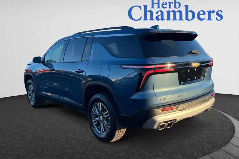 2025 Chevrolet Traverse photo 1