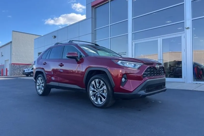 2019 Toyota RAV4 XLE Premium photo 1