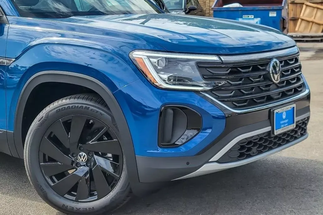 2026 Volkswagen Atlas Cross Sport SE Technology photo 1