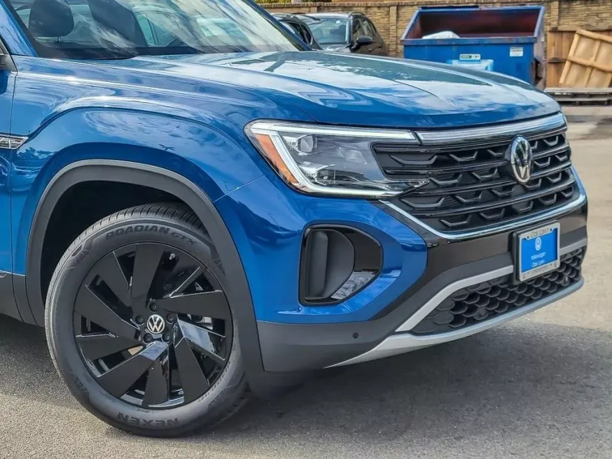 2026 Volkswagen Atlas Cross Sport SE Technology photo 1