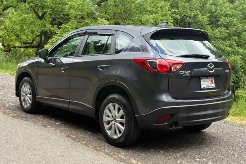 2016 Mazda CX-5 Sport photo 1