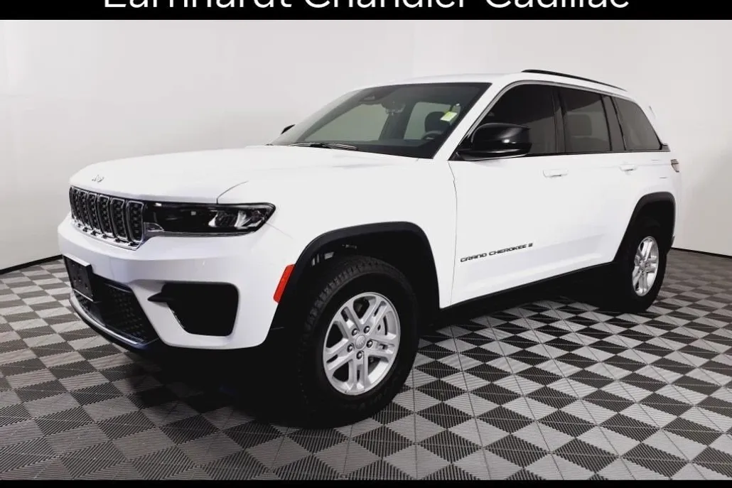 2025 Jeep Grand Cherokee Laredo photo 1