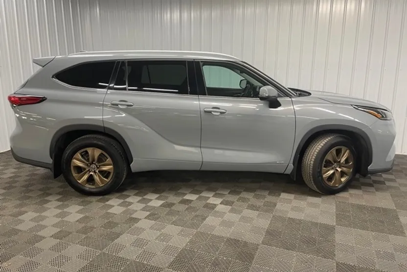 2022 Toyota Highlander Hybrid Bronze Edition photo 1