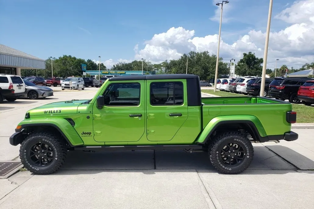 2025 Jeep Gladiator Willys photo 1