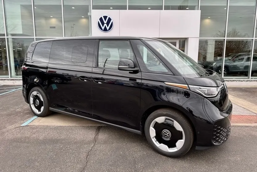 2025 Volkswagen ID. Buzz Pro S photo 1