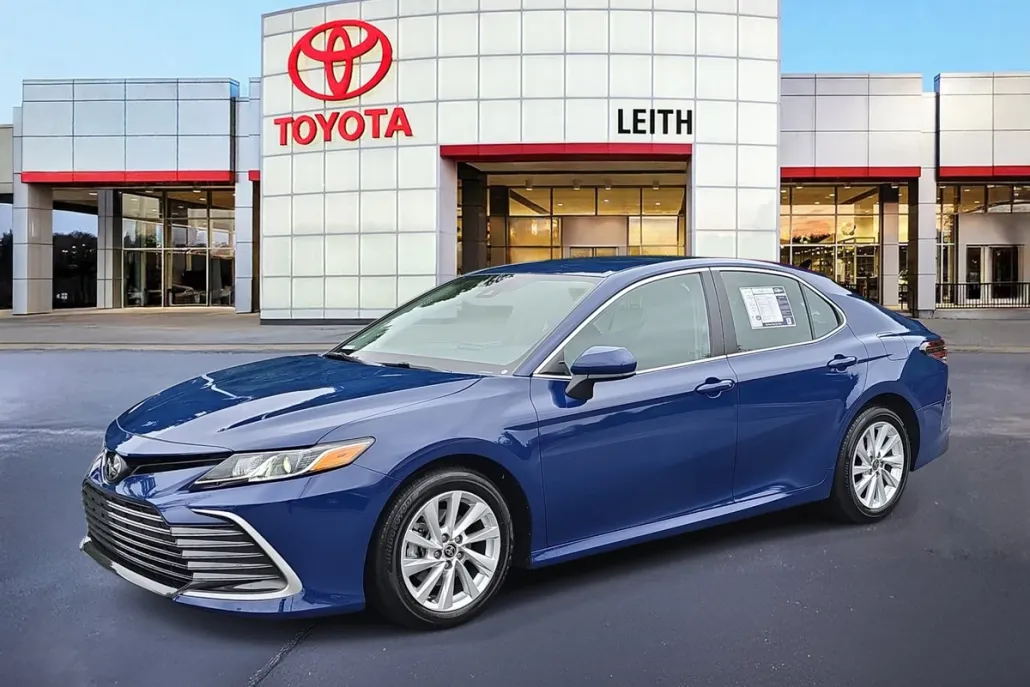 2023 Toyota Camry LE photo 1