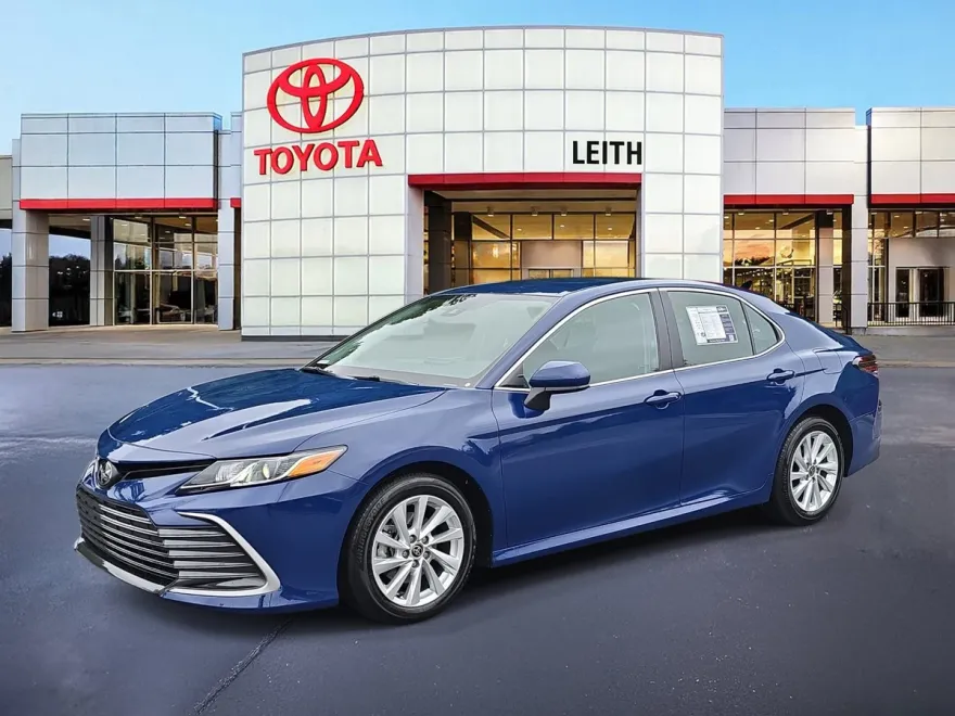 2023 Toyota Camry LE photo 1