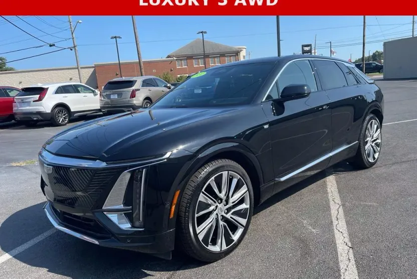2024 Cadillac Lyriq Luxury photo 1