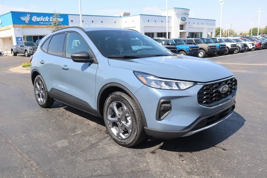 2026 Ford Escape ST-Line photo 1