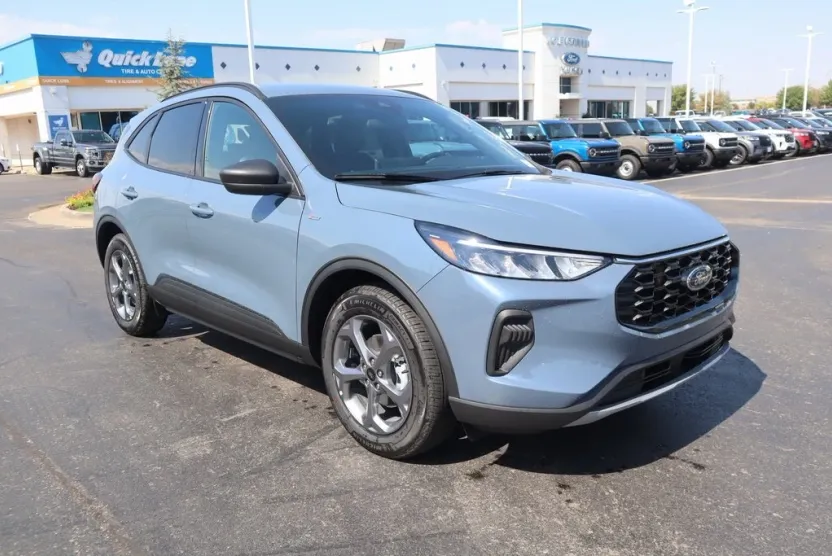 2026 Ford Escape ST-Line photo 1