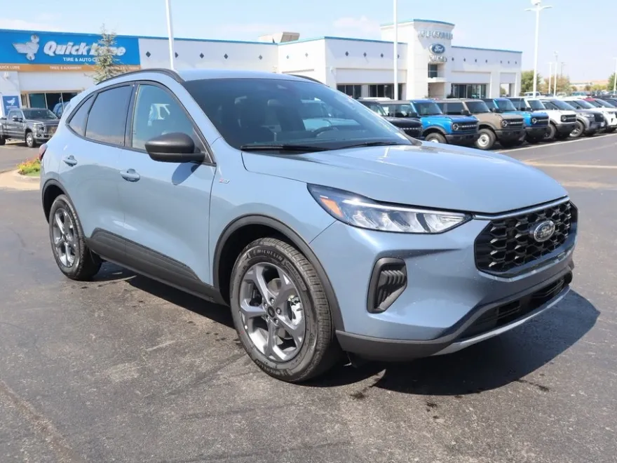 2026 Ford Escape ST-Line photo 1