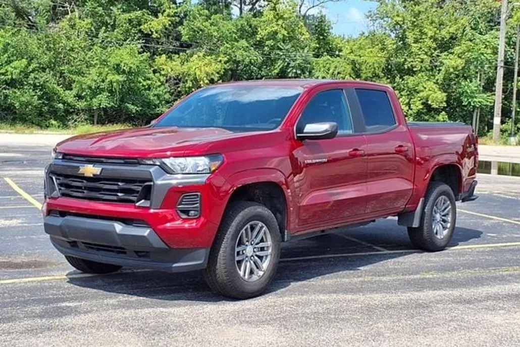 2023 Chevrolet Colorado LT photo 1