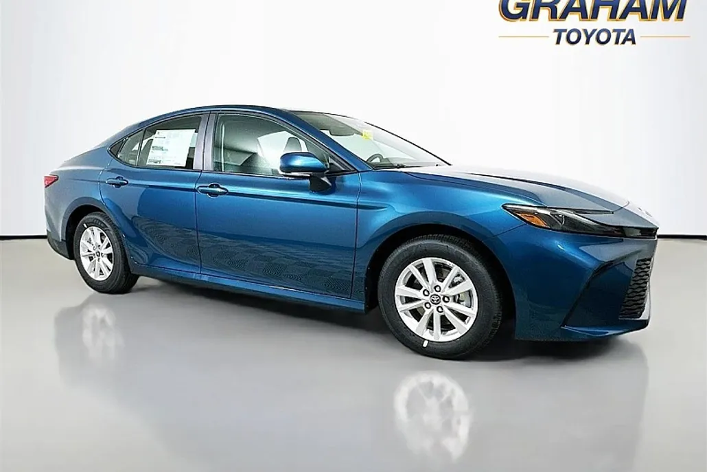 2025 Toyota Camry LE photo 1