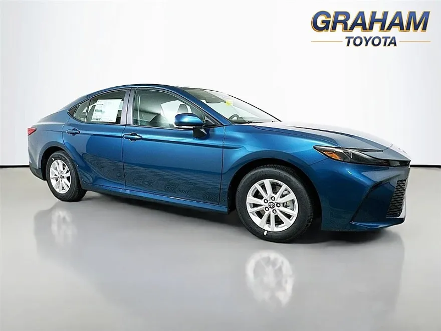 2025 Toyota Camry LE photo 1