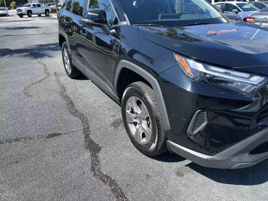 2022 Toyota RAV4 XLE photo 1
