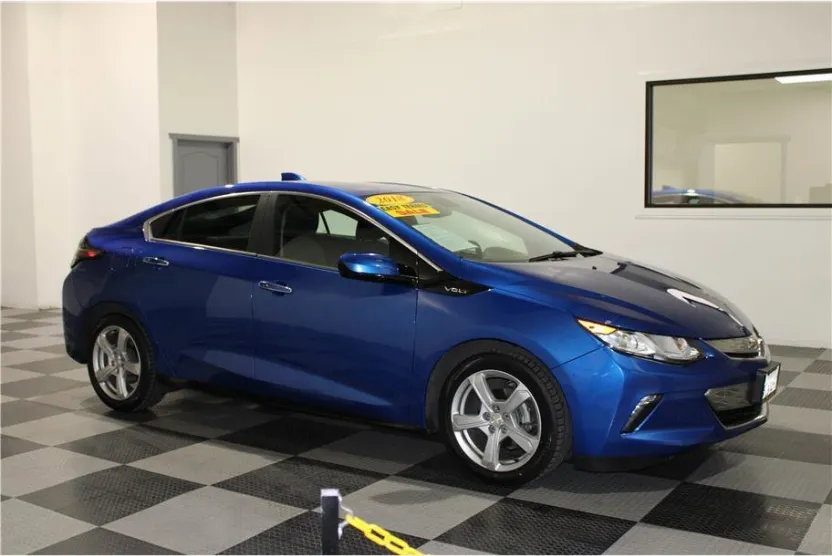 2018 Chevrolet Volt LT photo 1