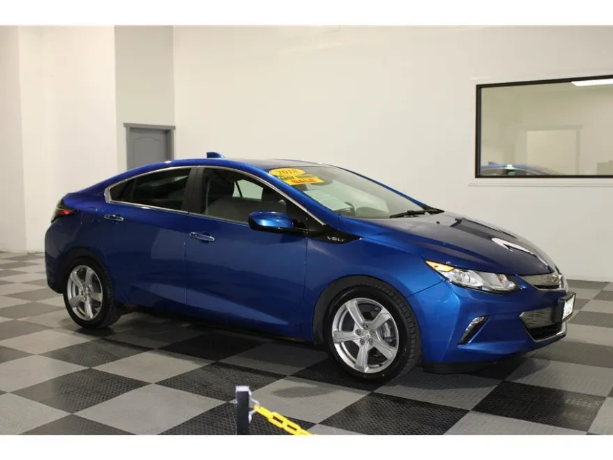 2018 Chevrolet Volt LT photo 1