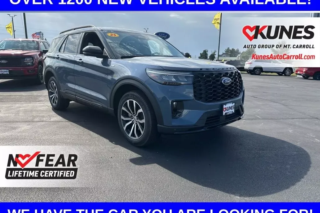 2025 Ford Explorer ST-Line photo 1