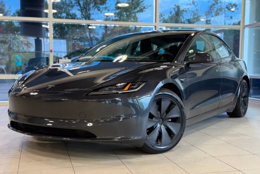 2024 Tesla Model 3 Long Range photo 1