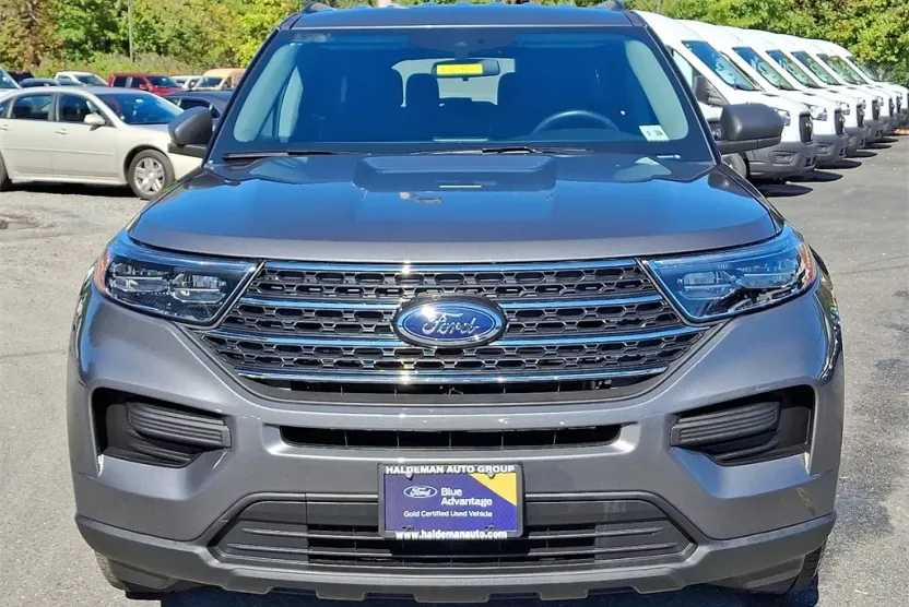 2023 Ford Explorer XLT photo 1