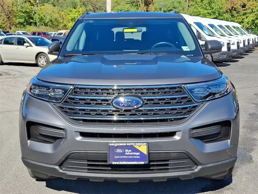 2023 Ford Explorer XLT photo 1