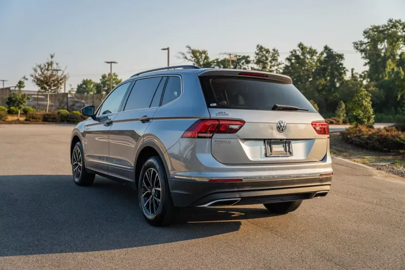 2021 Volkswagen Tiguan SE photo 1
