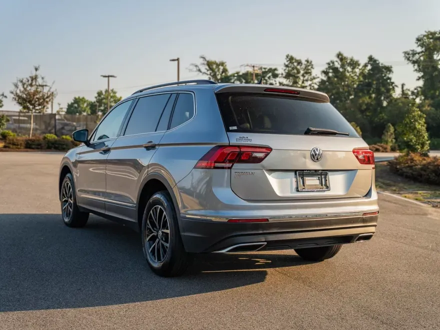2021 Volkswagen Tiguan SE photo 1
