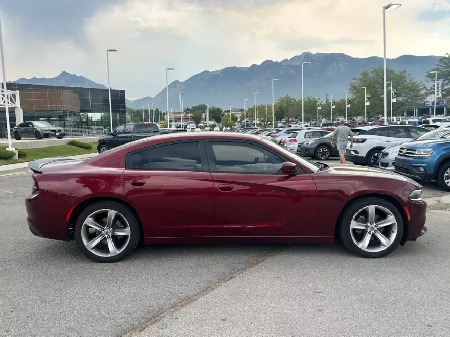 2017 Dodge Charger SE photo 1