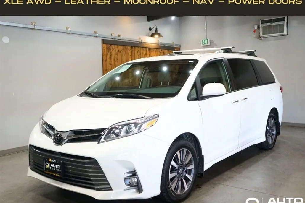 2019 Toyota Sienna Limited XLE Premium photo 1