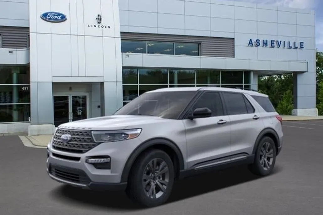 2024 Ford Explorer XLT photo 1