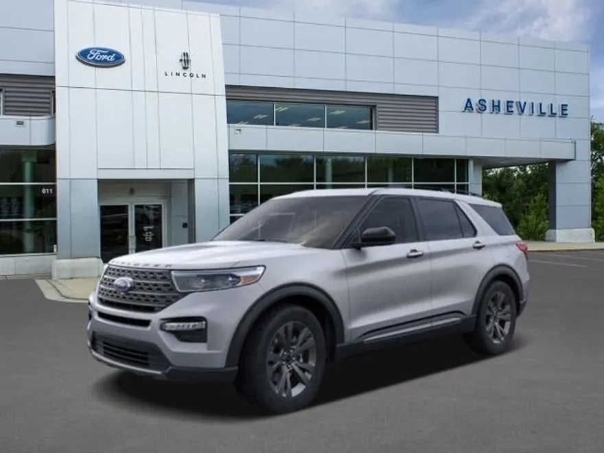 2024 Ford Explorer XLT photo 1
