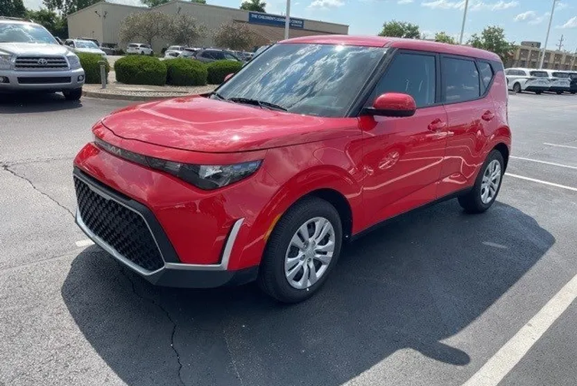 2025 Kia Soul LX photo 1