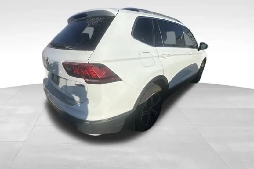2019 Volkswagen Tiguan SEL R-Line photo 1