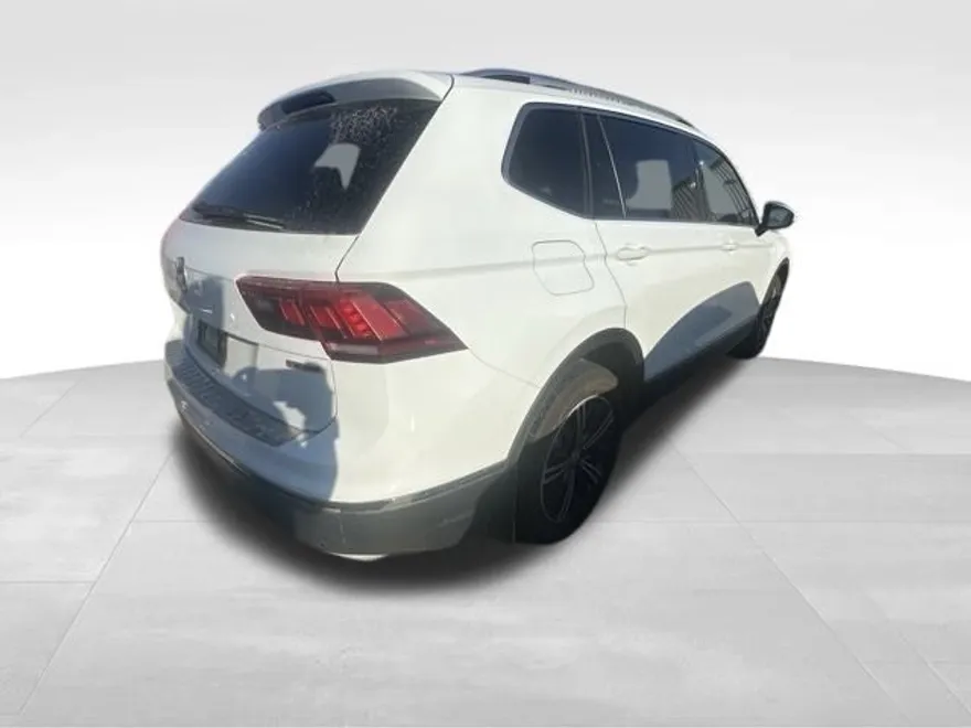 2019 Volkswagen Tiguan SEL R-Line photo 1