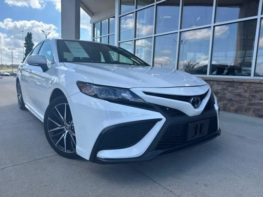 2024 Toyota Camry SE photo 1