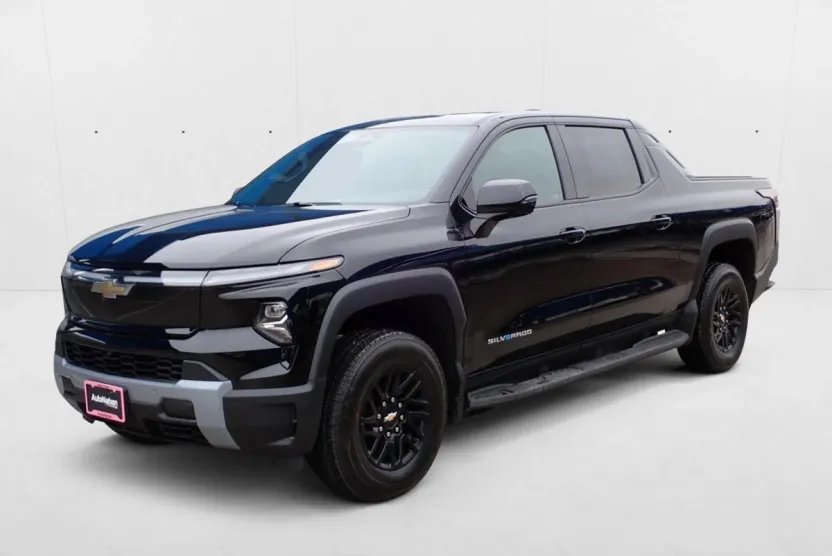 2025 Chevrolet Silverado EV LT photo 1