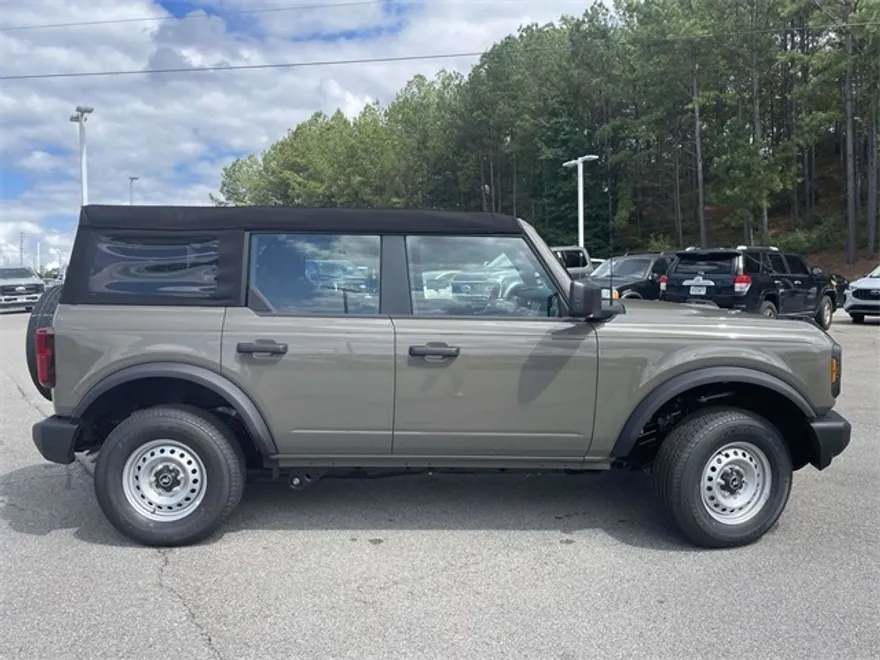 2025 Ford Bronco Base photo 1