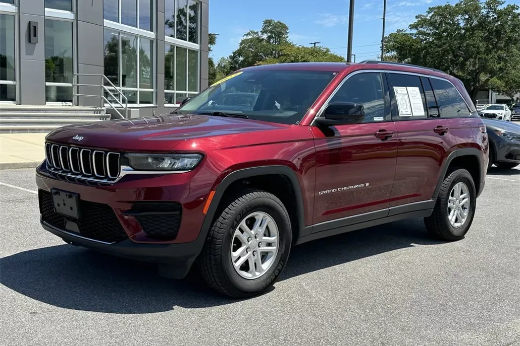 2023 Jeep Grand Cherokee Laredo photo 1
