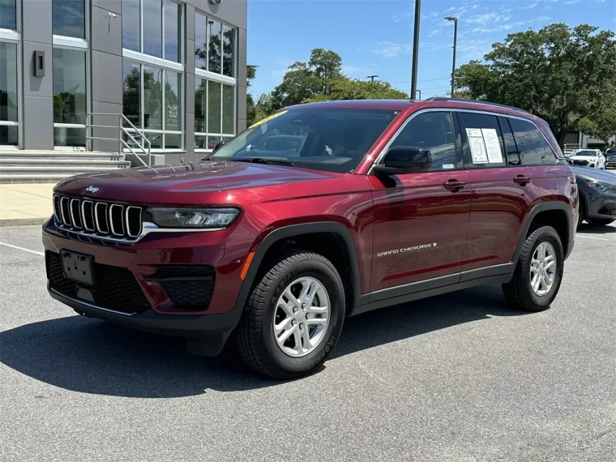 2023 Jeep Grand Cherokee Laredo photo 1